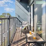 Gallatin Retreat-private Balcony-in East