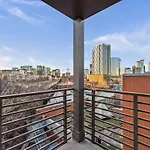 Hyve - Tropical Penthouse - Pool & Gym Holiday home Nashville