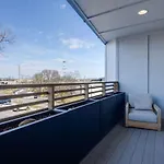 Notes - Sleeps 8 - Mins To Broadway!