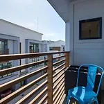 Notes - Sleeps 8 - Mins To Broadway! Holiday home