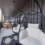 Hyve - Cowgirl Twirl - Walk To Broadway Holiday home