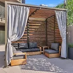 Holiday home Hyve - Tropical Penthouse - Pool & Gym