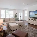 Holiday home Creative Oasis Minutes To Broadway Rooftop Deck