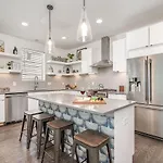 Riff & Rest - 2 Stylish Homes - Mins To Germantown Holiday home *