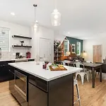 Holiday home Citrine-private Patio & Balcony-near Germantown Nashville