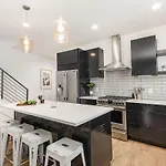 Riff & Rest - 2 Stylish Homes - Mins To Germantown Holiday home