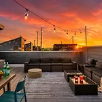 Rooftop Deck 2 Car Garage Near Downtown Holiday home *