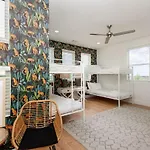 Holiday home Citrine-private Patio & Balcony-near Germantown *
