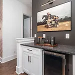 Urban Spur-3 Bedroom Townhome-6 Min Nissan Stadium Holiday home
