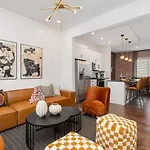Urban Spur-3 Bedroom Townhome-6 Min Nissan Stadium Holiday home