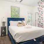 Holiday home Heights-sleeps 12-in Cumberland Heights