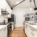 Holiday home The Saddlery - The Vault - 2 Min Walk To Broadway *