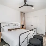 Holiday home Sunspire-private Deck-in East *