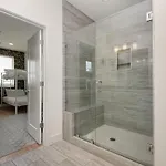 Citrine-private Patio & Balcony-near Germantown