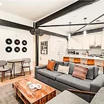 Holiday home The Saddlery-playlist-2 Units-walk To Broadway
