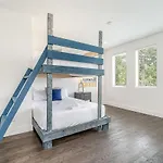 Heights-sleeps 12-in Cumberland Heights Holiday home