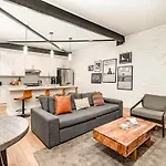 The Saddlery-playlist-2 Units-walk To Broadway Holiday home *