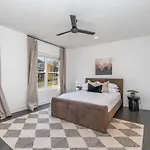 Sunspire-private Deck-in East Holiday home Nashville
