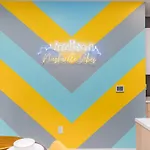 Holiday home Hyve - Neon Lights - Pool & Gym - Walk To Broadway