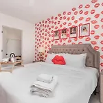Holiday home Hyve - Neon Lights - Pool & Gym - Walk To Broadway Nashville