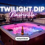 Escape With Skyline Deck And Hot Tub Holiday home *