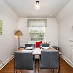 Holiday home Rhythm - Walk To 12 South - Mins To Broadway *