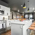 Holiday home Sunset-expansive Patio & Hot Tub-mins To Broadway Nashville