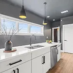Sunset-expansive Patio & Hot Tub-mins To Broadway