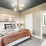 Sunset-expansive Patio & Hot Tub-mins To Broadway Holiday home *