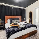 Sunset-expansive Patio & Hot Tub-mins To Broadway Holiday home *