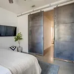 Holiday home Lofts At 30th-maestro-2 Units-mins To Broadway *