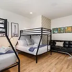 Riff & Rest - 2 Stylish Homes - Mins To Germantown Holiday home *