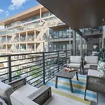 Hyve - Neon Lights - Pool & Gym - Walk To Broadway Holiday home Nashville