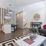 King Bed - Parking - 3 Miles To Lower Broadway