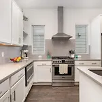 Double Time - Ping-pong Table - Mins To Germantown Holiday home