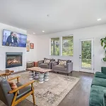 Riff & Rest - 2 Stylish Homes - Mins To Germantown