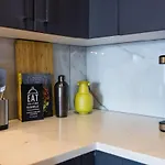 Holiday home Twin Notes - Odyssey - 2 Units - Mins To Broadway *