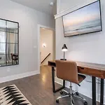 Holiday home New Side By Side Homes - Sleeps 24 Nashville
