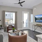 Brand New Side By Side Homes - Sleeps 24 Guests Holiday home Nashville