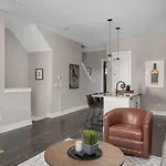 Brand New Side By Side Homes - Sleeps 24 Guests Holiday home Nashville