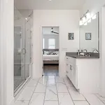 Riff & Rest - 2 Stylish Homes - Mins To Germantown Holiday home
