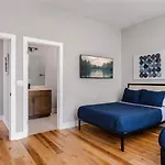Side-by-side Homes With Hot Tubs - Sleeps Over 20 Guests Nashville