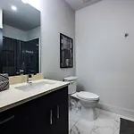 Twin Notes - Odyssey - 2 Units - Mins To Broadway Holiday home Nashville