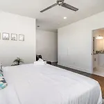 Holiday home Hurst House - 4 Stylish Homes - Mins To Germantown *