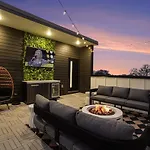 Halo-rooftop Patio & Game Room-mins To Broadway Holiday home Nashville