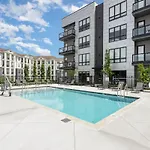 Symphony - Odyssey - Mins To Broadway - Pool & Gym * Nashville
