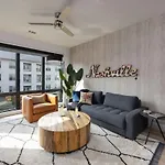 Symphony - Odyssey - Mins To Broadway - Pool & Gym Nashville