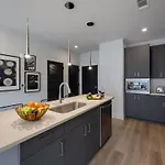 Holiday home Symphony - Odyssey - Mins To Broadway - Pool & Gym Nashville