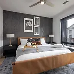 Holiday home Symphony - Odyssey - Mins To Broadway - Pool & Gym