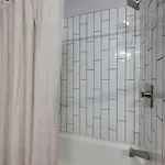 Symphony - Odyssey - Mins To Broadway - Pool & Gym Nashville